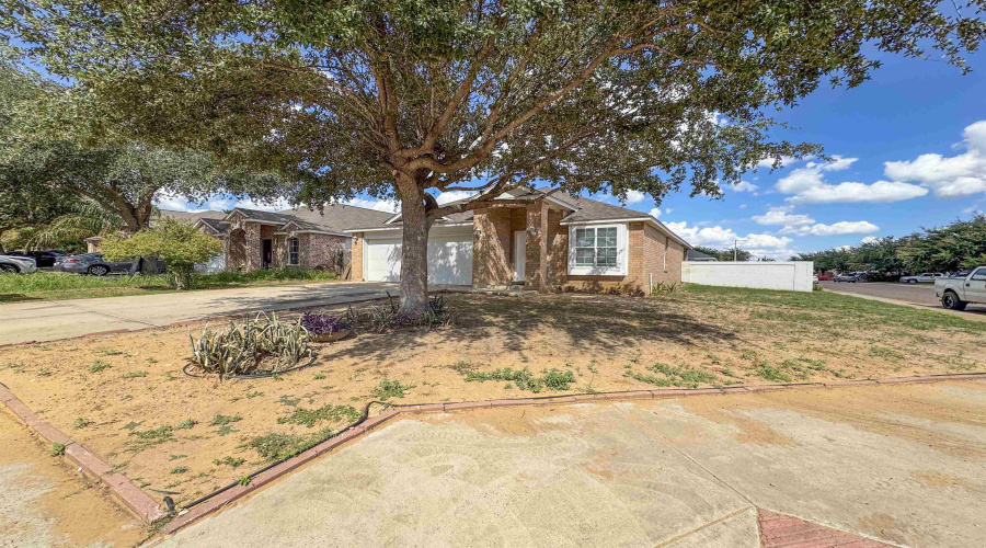 101 Castellanos Ct, Laredo, Texas 78045, 3 Bedrooms Bedrooms, 5 Rooms Rooms,2 BathroomsBathrooms,Residential,For Sale,101 Castellanos Ct,20254519