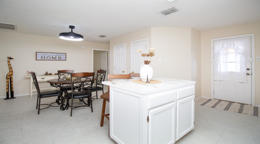 101 Castellanos Ct, Laredo, Texas 78045, 3 Bedrooms Bedrooms, 5 Rooms Rooms,2 BathroomsBathrooms,Residential,For Sale,101 Castellanos Ct,20254519