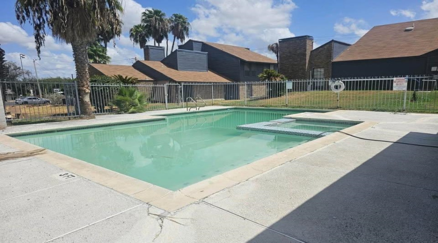 201 E Del Mar Blvd, Laredo, Texas 78041, 2 Bedrooms Bedrooms, 2 Rooms Rooms,1 BathroomBathrooms,Residential,For Rent,201 E Del Mar Blvd,20254080