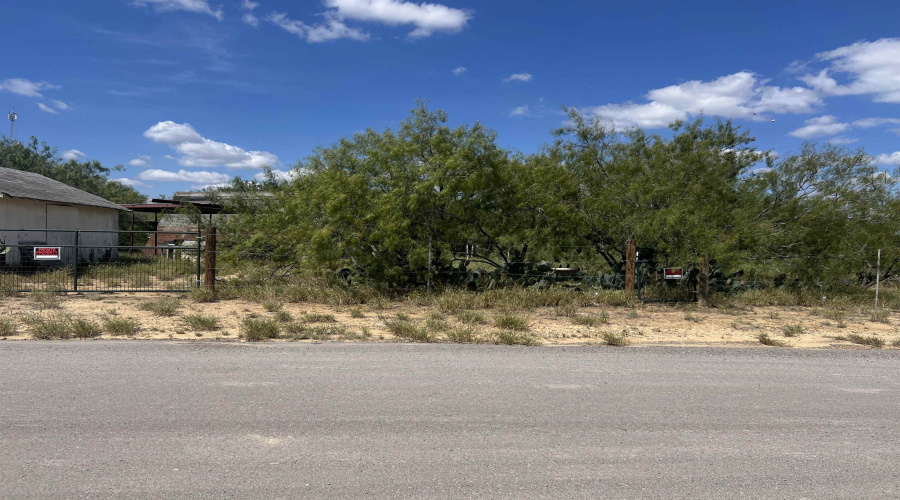 308 Water St, Zapata, Texas 78076, 1 Bedroom Bedrooms, 1 Room Rooms,1 BathroomBathrooms,Residential,For Sale,308 Water St,20254523