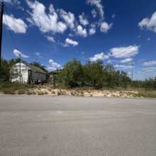 308 Water St, Zapata, Texas 78076, 1 Bedroom Bedrooms, 1 Room Rooms,1 BathroomBathrooms,Residential,For Sale,308 Water St,20254523