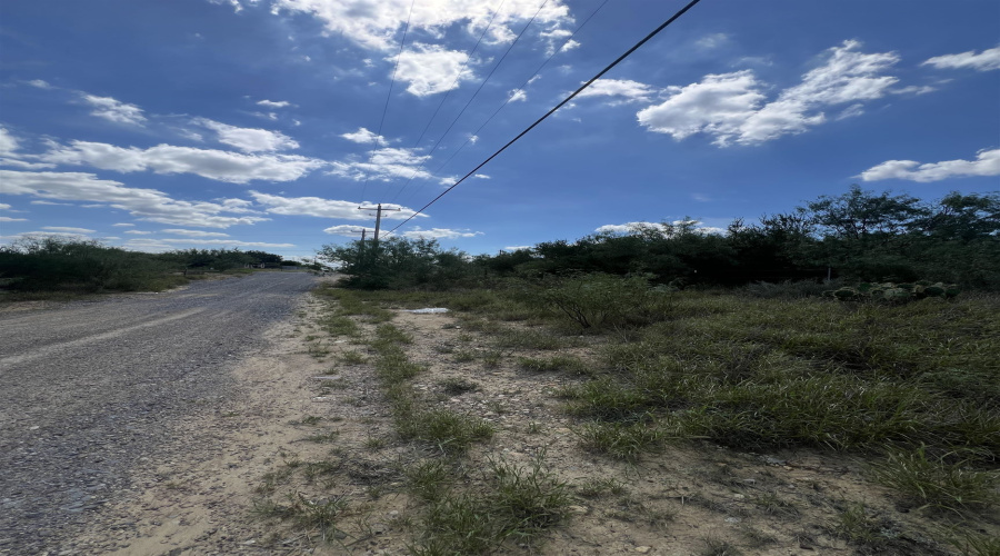 308 Water St, Zapata, Texas 78076, 1 Bedroom Bedrooms, 1 Room Rooms,1 BathroomBathrooms,Residential,For Sale,308 Water St,20254523
