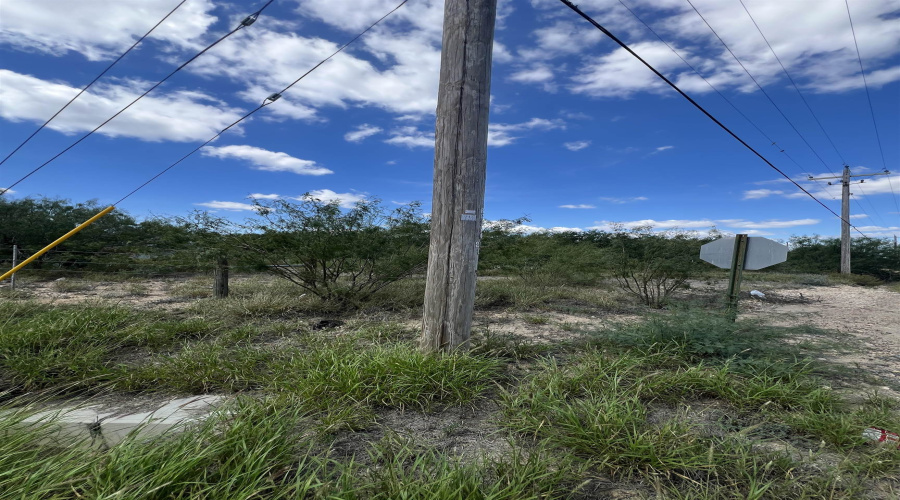 308 Water St, Zapata, Texas 78076, 1 Bedroom Bedrooms, 1 Room Rooms,1 BathroomBathrooms,Residential,For Sale,308 Water St,20254523