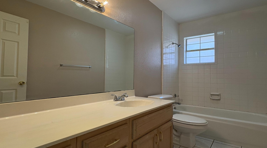 1603 Sherwood Dr, Laredo, Texas 78045, 3 Bedrooms Bedrooms, 5 Rooms Rooms,2 BathroomsBathrooms,Residential,For Rent,1603 Sherwood Dr,20254082