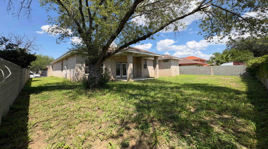 1603 Sherwood Dr, Laredo, Texas 78045, 3 Bedrooms Bedrooms, 5 Rooms Rooms,2 BathroomsBathrooms,Residential,For Rent,1603 Sherwood Dr,20254082