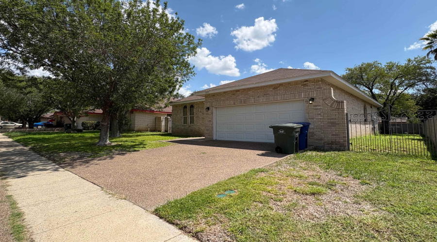 1603 Sherwood Dr, Laredo, Texas 78045, 3 Bedrooms Bedrooms, 5 Rooms Rooms,2 BathroomsBathrooms,Residential,For Rent,1603 Sherwood Dr,20254082