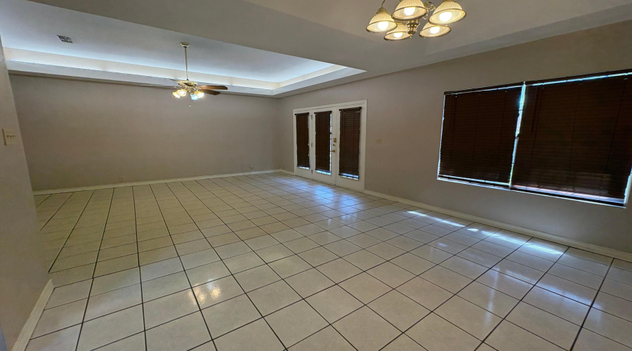1603 Sherwood Dr, Laredo, Texas 78045, 3 Bedrooms Bedrooms, 5 Rooms Rooms,2 BathroomsBathrooms,Residential,For Rent,1603 Sherwood Dr,20254082
