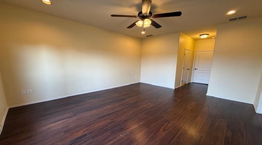 5403 Montevista Dr., Laredo, Texas 78041-7704, 3 Bedrooms Bedrooms, 5 Rooms Rooms,2 BathroomsBathrooms,Residential,For Rent,5403 Montevista Dr.,20254527
