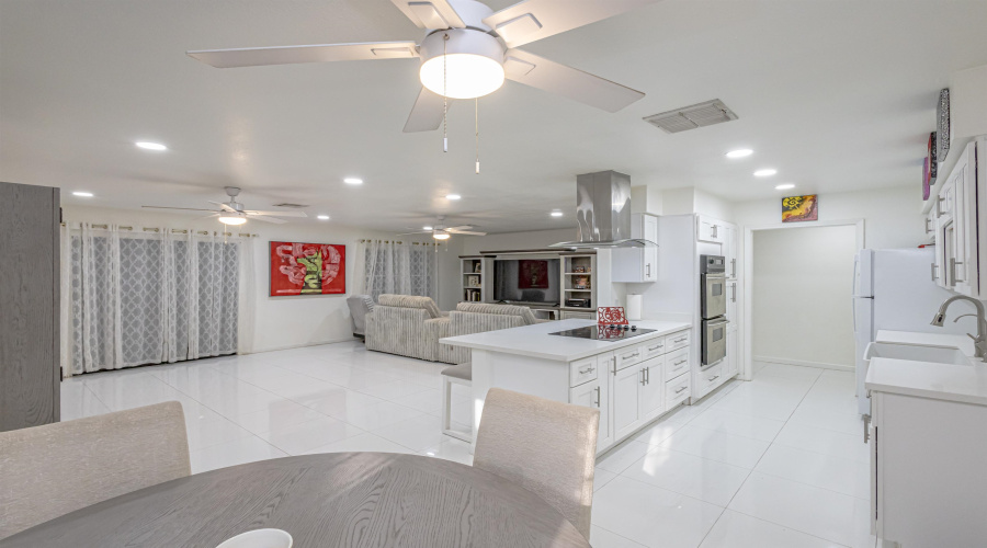 318 S Dakota, Laredo, Texas 78041, 4 Bedrooms Bedrooms, 7 Rooms Rooms,3 BathroomsBathrooms,Residential,For Sale,318 S Dakota,20254088