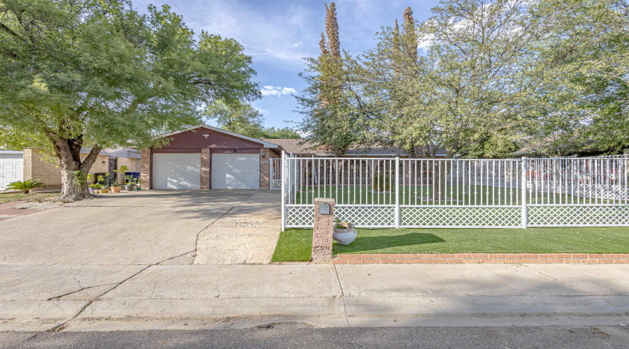 318 S Dakota, Laredo, Texas 78041, 4 Bedrooms Bedrooms, 7 Rooms Rooms,3 BathroomsBathrooms,Residential,For Sale,318 S Dakota,20254088