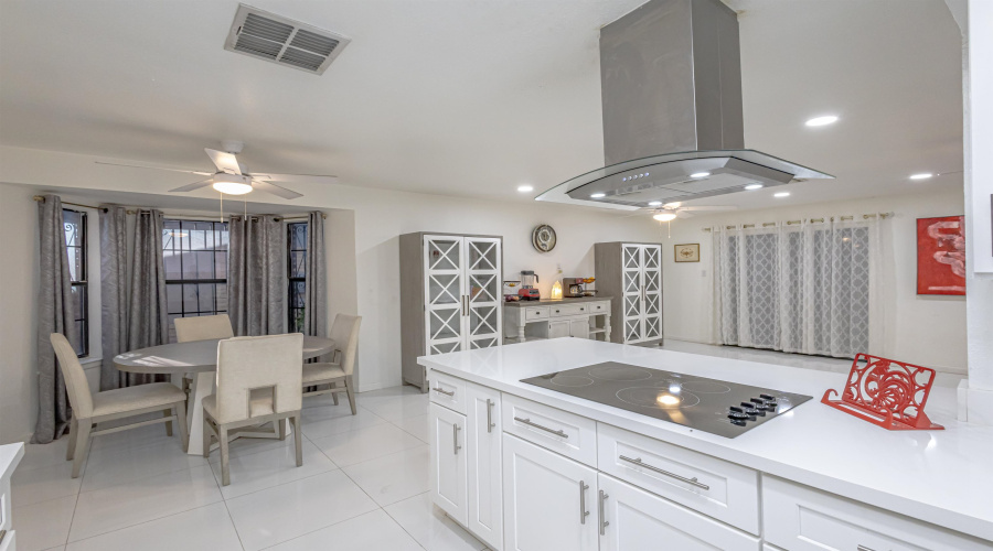 318 S Dakota, Laredo, Texas 78041, 4 Bedrooms Bedrooms, 7 Rooms Rooms,3 BathroomsBathrooms,Residential,For Sale,318 S Dakota,20254088