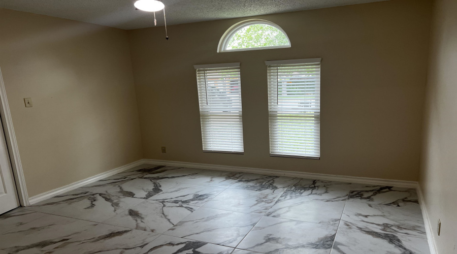 8608 St John Lp, Laredo, Texas 78045-7572, 4 Bedrooms Bedrooms, 8 Rooms Rooms,3 BathroomsBathrooms,Residential,For Sale,8608 St John Lp,20254528