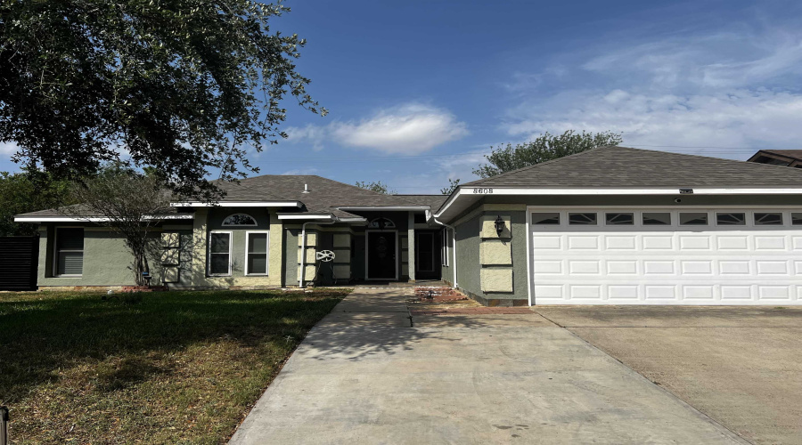 8608 St John Lp, Laredo, Texas 78045-7572, 4 Bedrooms Bedrooms, 8 Rooms Rooms,3 BathroomsBathrooms,Residential,For Sale,8608 St John Lp,20254528