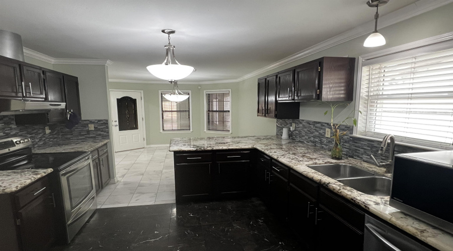 8608 St John Lp, Laredo, Texas 78045-7572, 4 Bedrooms Bedrooms, 8 Rooms Rooms,3 BathroomsBathrooms,Residential,For Sale,8608 St John Lp,20254528