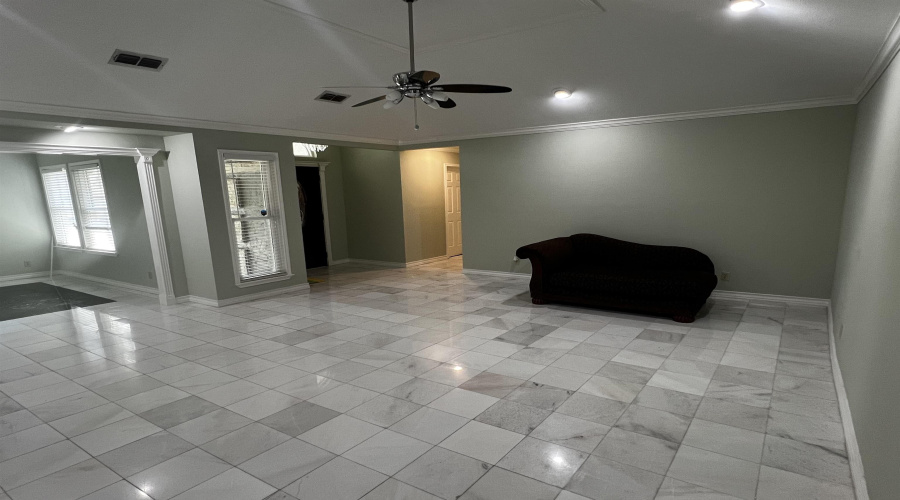 8608 St John Lp, Laredo, Texas 78045-7572, 4 Bedrooms Bedrooms, 8 Rooms Rooms,3 BathroomsBathrooms,Residential,For Sale,8608 St John Lp,20254528