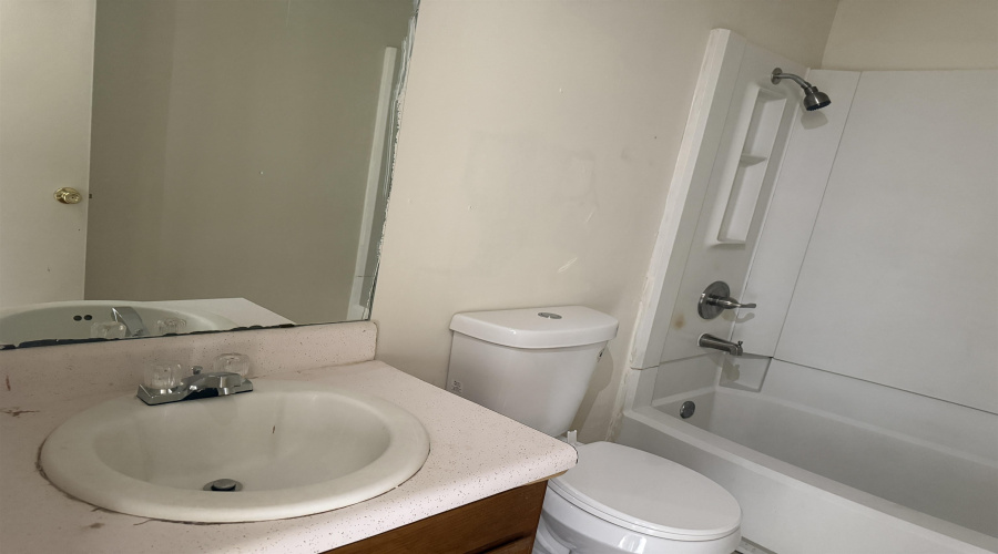 4902 Marcella Ave, Laredo, Texas 78041, 2 Bedrooms Bedrooms, 4 Rooms Rooms,1 BathroomBathrooms,Residential,For Rent,4902 Marcella Ave,20254529