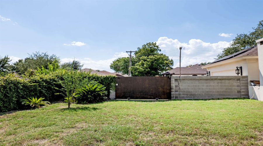 2701 Els Ct, Laredo, Texas 78045, 3 Bedrooms Bedrooms, 7 Rooms Rooms,2 BathroomsBathrooms,Residential,For Sale,2701 Els Ct,20254095