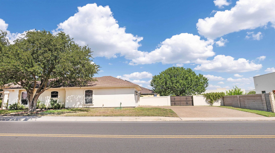 2701 Els Ct, Laredo, Texas 78045, 3 Bedrooms Bedrooms, 7 Rooms Rooms,2 BathroomsBathrooms,Residential,For Sale,2701 Els Ct,20254095