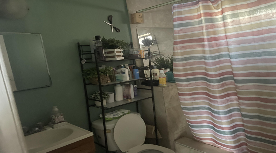 214 Lincoln St, Laredo, Texas 78040, 3 Bedrooms Bedrooms, 4 Rooms Rooms,1 BathroomBathrooms,Residential,For Sale,214 Lincoln St,20254100