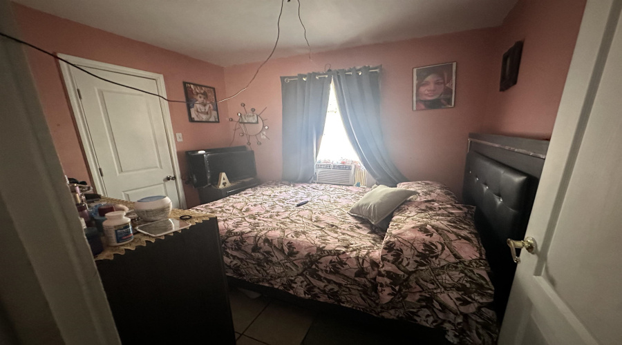 214 Lincoln St, Laredo, Texas 78040, 3 Bedrooms Bedrooms, 4 Rooms Rooms,1 BathroomBathrooms,Residential,For Sale,214 Lincoln St,20254100