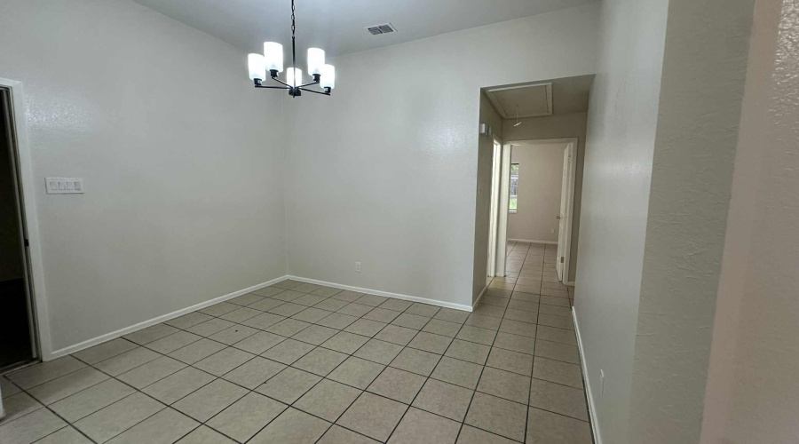 156 Lynn Lp, Laredo, Texas 78045, 3 Bedrooms Bedrooms, 5 Rooms Rooms,2 BathroomsBathrooms,Residential,For Rent,156 Lynn Lp,20254534