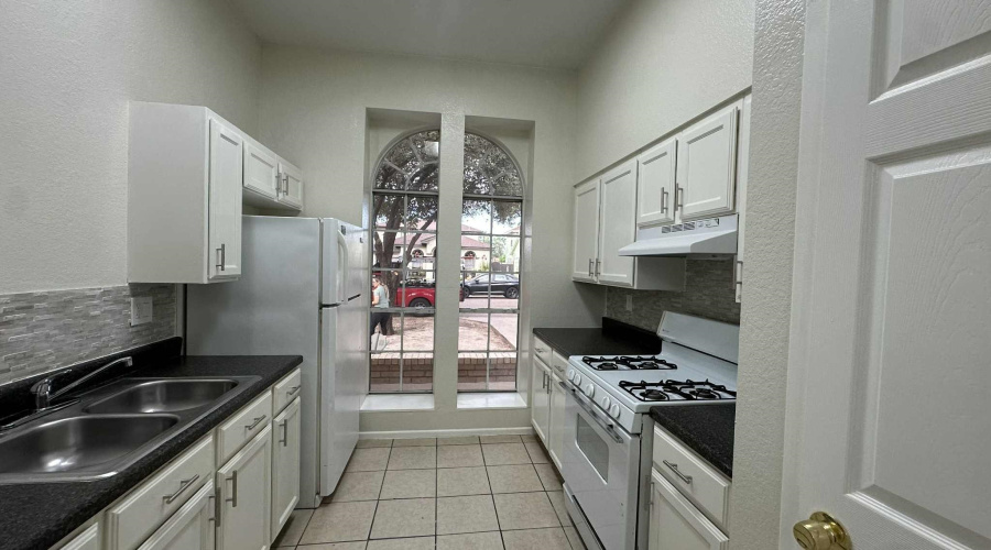 156 Lynn Lp, Laredo, Texas 78045, 3 Bedrooms Bedrooms, 5 Rooms Rooms,2 BathroomsBathrooms,Residential,For Rent,156 Lynn Lp,20254534