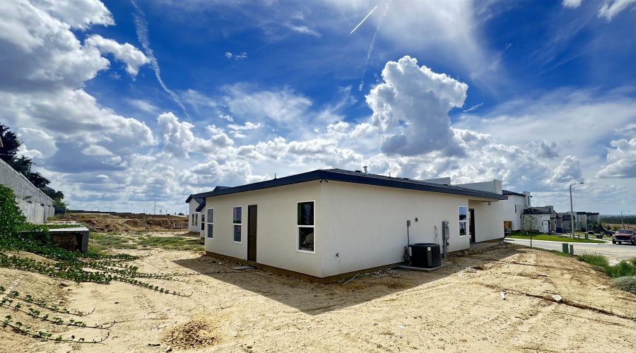 4403 Azulejo Dr., Laredo, Texas 78046, 3 Bedrooms Bedrooms, 5 Rooms Rooms,2 BathroomsBathrooms,Residential,For Sale,4403 Azulejo Dr.,20254105
