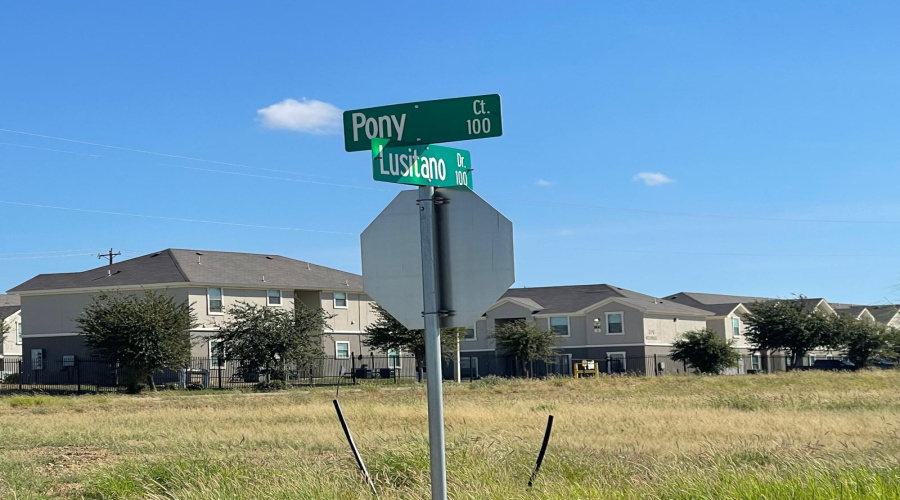 109 Pony Ct., Laredo, Texas 78046, 3 Bedrooms Bedrooms, 5 Rooms Rooms,2 BathroomsBathrooms,Residential,For Sale,109 Pony Ct.,20254535