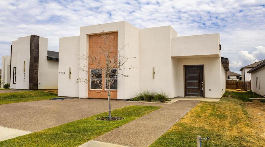 5508 Raven Dr., LAREDO, Texas 78046-0000, 4 Bedrooms Bedrooms, 5 Rooms Rooms,2 BathroomsBathrooms,Residential,For Sale,5508 Raven Dr.,20254112