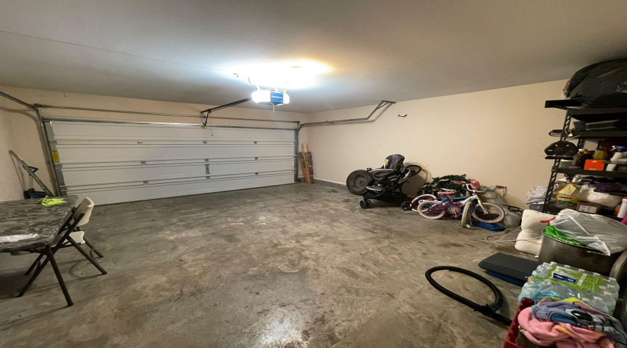 2040 Port Miami St, LAREDO, Texas 78045, 3 Bedrooms Bedrooms, 5 Rooms Rooms,2 BathroomsBathrooms,Residential,For Sale,2040 Port Miami St,20254113