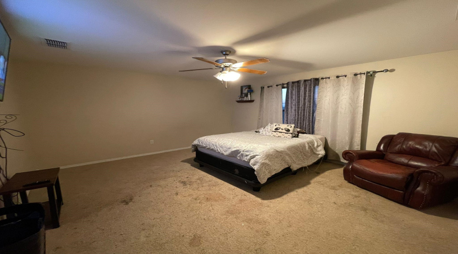 2040 Port Miami St, LAREDO, Texas 78045, 3 Bedrooms Bedrooms, 5 Rooms Rooms,2 BathroomsBathrooms,Residential,For Sale,2040 Port Miami St,20254113