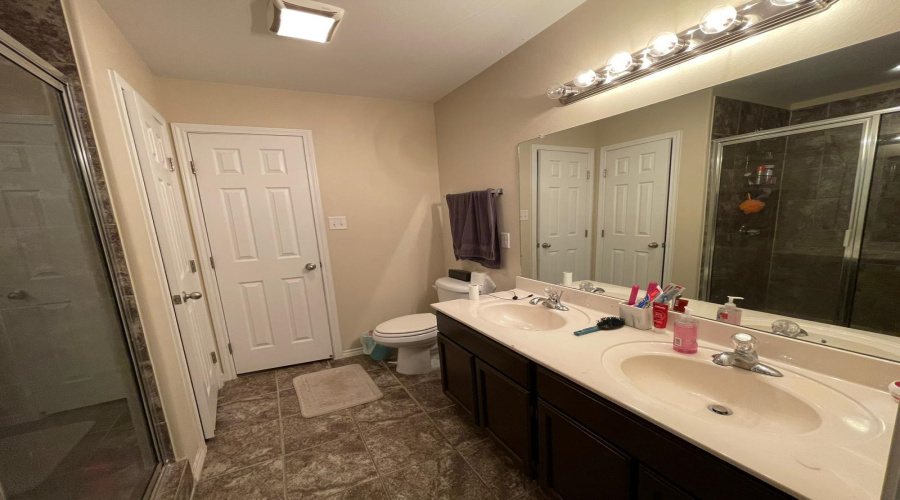 2040 Port Miami St, LAREDO, Texas 78045, 3 Bedrooms Bedrooms, 5 Rooms Rooms,2 BathroomsBathrooms,Residential,For Sale,2040 Port Miami St,20254113