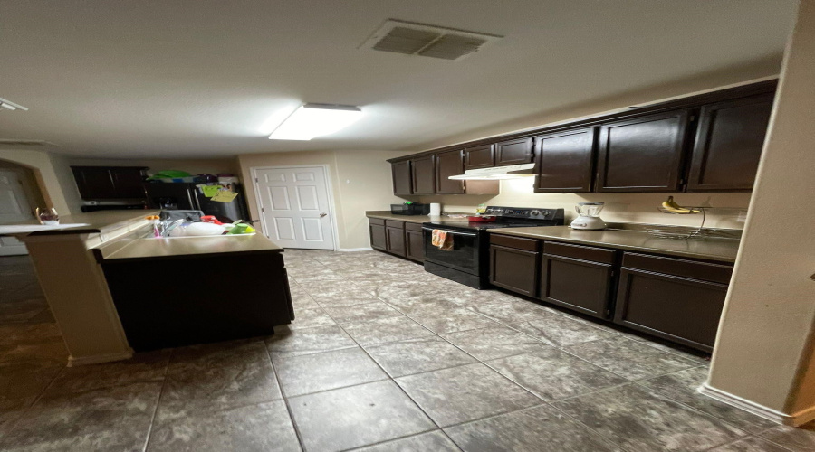 2040 Port Miami St, LAREDO, Texas 78045, 3 Bedrooms Bedrooms, 5 Rooms Rooms,2 BathroomsBathrooms,Residential,For Sale,2040 Port Miami St,20254113