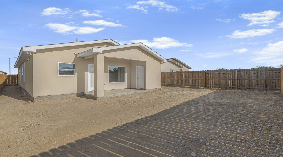 1330 El Caporal Dr., LAREDO, Texas 78046, 3 Bedrooms Bedrooms, 5 Rooms Rooms,2 BathroomsBathrooms,Residential,For Sale,1330 El Caporal Dr.,20254115