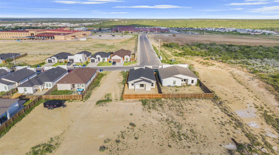 1330 El Caporal Dr., LAREDO, Texas 78046, 3 Bedrooms Bedrooms, 5 Rooms Rooms,2 BathroomsBathrooms,Residential,For Sale,1330 El Caporal Dr.,20254115