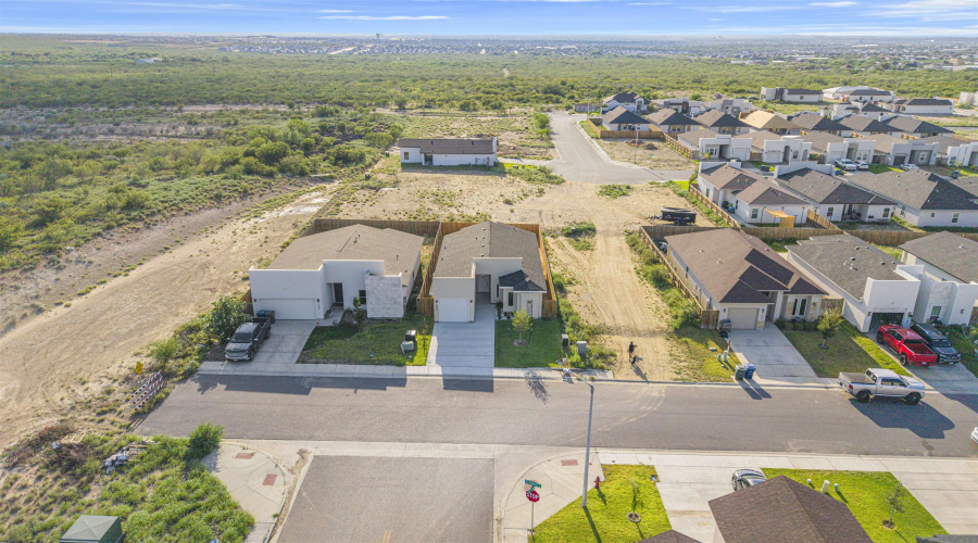 1330 El Caporal Dr., LAREDO, Texas 78046, 3 Bedrooms Bedrooms, 5 Rooms Rooms,2 BathroomsBathrooms,Residential,For Sale,1330 El Caporal Dr.,20254115