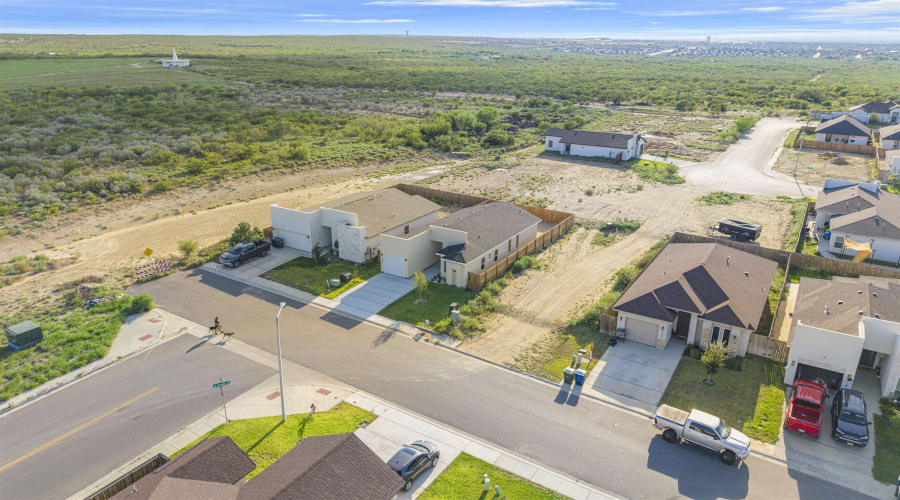1330 El Caporal Dr., LAREDO, Texas 78046, 3 Bedrooms Bedrooms, 5 Rooms Rooms,2 BathroomsBathrooms,Residential,For Sale,1330 El Caporal Dr.,20254115