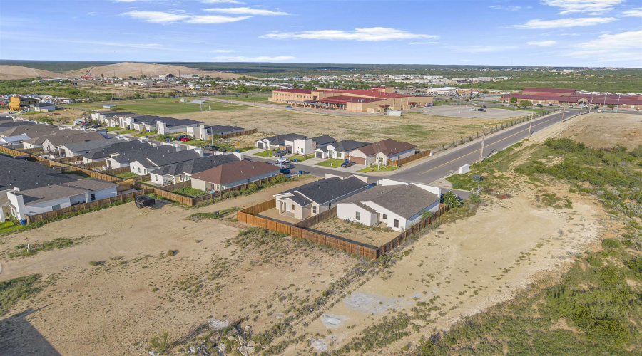 1330 El Caporal Dr., LAREDO, Texas 78046, 3 Bedrooms Bedrooms, 5 Rooms Rooms,2 BathroomsBathrooms,Residential,For Sale,1330 El Caporal Dr.,20254115