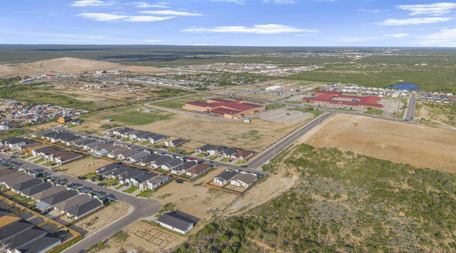 1330 El Caporal Dr., LAREDO, Texas 78046, 3 Bedrooms Bedrooms, 5 Rooms Rooms,2 BathroomsBathrooms,Residential,For Sale,1330 El Caporal Dr.,20254115