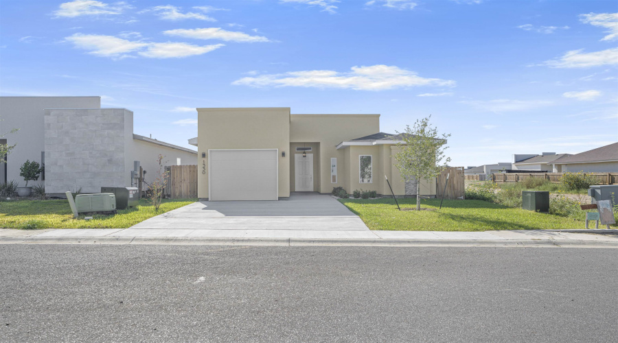 1330 El Caporal Dr., LAREDO, Texas 78046, 3 Bedrooms Bedrooms, 5 Rooms Rooms,2 BathroomsBathrooms,Residential,For Sale,1330 El Caporal Dr.,20254115
