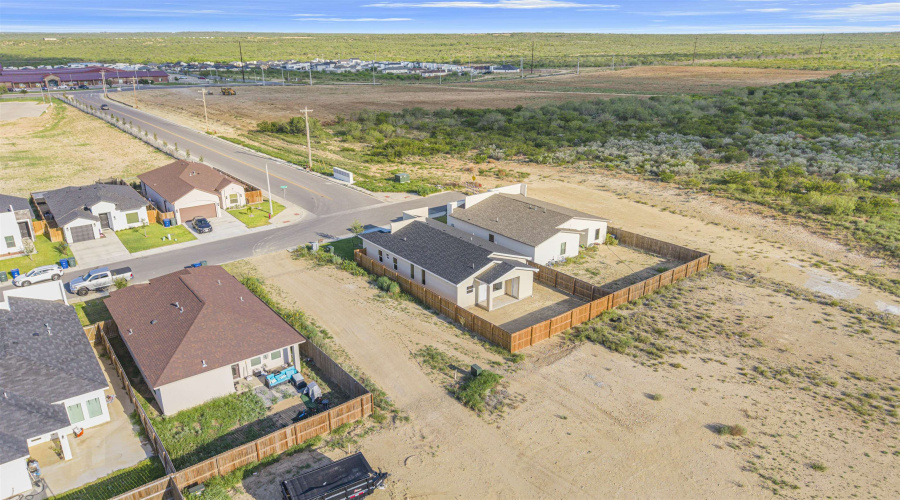 1330 El Caporal Dr., LAREDO, Texas 78046, 3 Bedrooms Bedrooms, 5 Rooms Rooms,2 BathroomsBathrooms,Residential,For Sale,1330 El Caporal Dr.,20254115