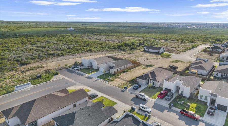 1330 El Caporal Dr., LAREDO, Texas 78046, 3 Bedrooms Bedrooms, 5 Rooms Rooms,2 BathroomsBathrooms,Residential,For Sale,1330 El Caporal Dr.,20254115