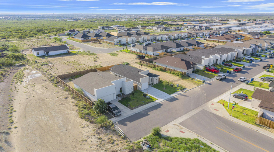 1330 El Caporal Dr., LAREDO, Texas 78046, 3 Bedrooms Bedrooms, 5 Rooms Rooms,2 BathroomsBathrooms,Residential,For Sale,1330 El Caporal Dr.,20254115