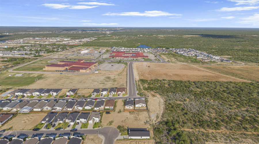 1330 El Caporal Dr., LAREDO, Texas 78046, 3 Bedrooms Bedrooms, 5 Rooms Rooms,2 BathroomsBathrooms,Residential,For Sale,1330 El Caporal Dr.,20254115