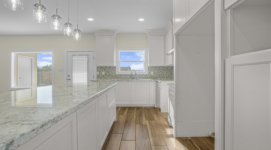1330 El Caporal Dr., LAREDO, Texas 78046, 3 Bedrooms Bedrooms, 5 Rooms Rooms,2 BathroomsBathrooms,Residential,For Sale,1330 El Caporal Dr.,20254115