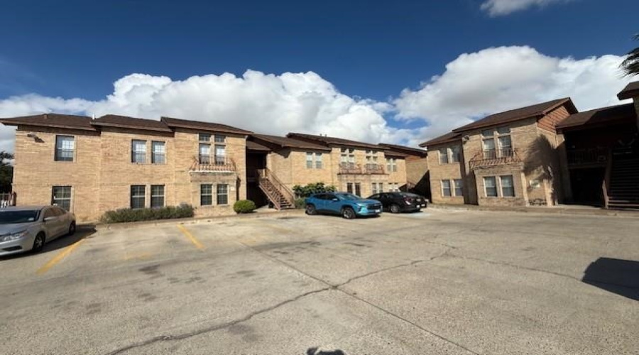 205 Martingale Ln, Laredo, Texas 78041, 3 Bedrooms Bedrooms, 5 Rooms Rooms,2 BathroomsBathrooms,Residential,For Sale,205 Martingale Ln,20254119