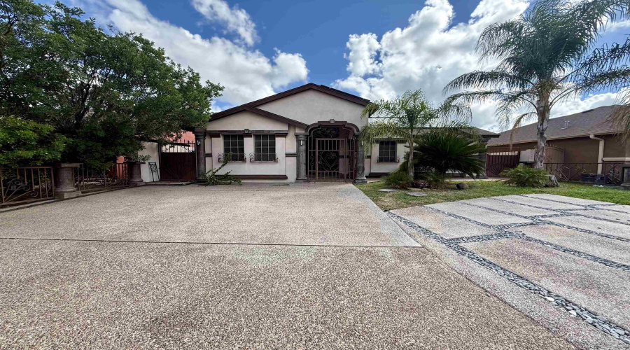 9666 White Wing Lp, Laredo, Texas 78045, 3 Bedrooms Bedrooms, 6 Rooms Rooms,3 BathroomsBathrooms,Residential,For Sale,9666 White Wing Lp,20254124