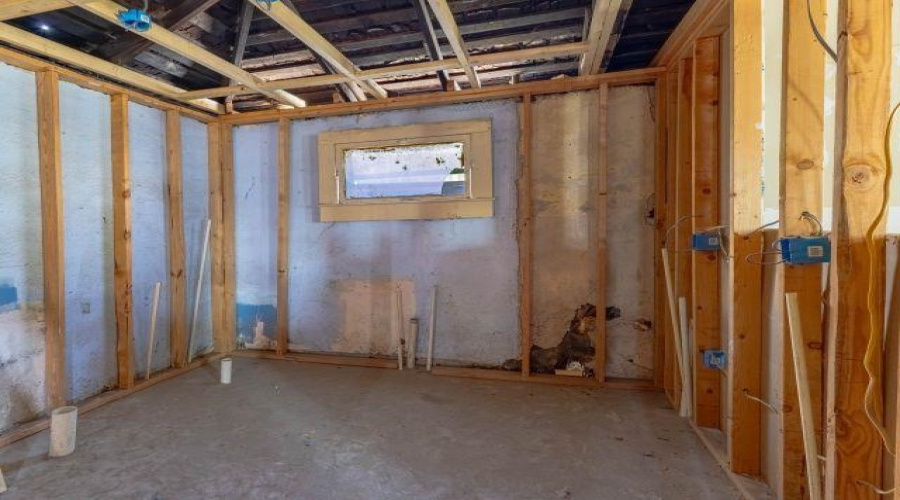 1610 Santa Maria Ave, Laredo, Texas 78040-3769, ,Residential,For Sale,1610 Santa Maria Ave,20254131