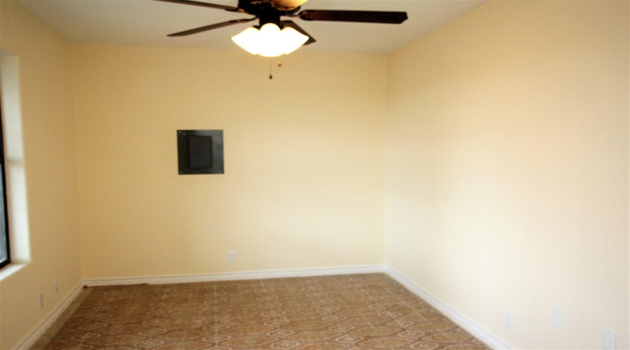 4605 Zapata Hwy, Laredo, Texas 78046, 3 Bedrooms Bedrooms, 7 Rooms Rooms,2 BathroomsBathrooms,Residential,For Rent,4605 Zapata Hwy,20254132