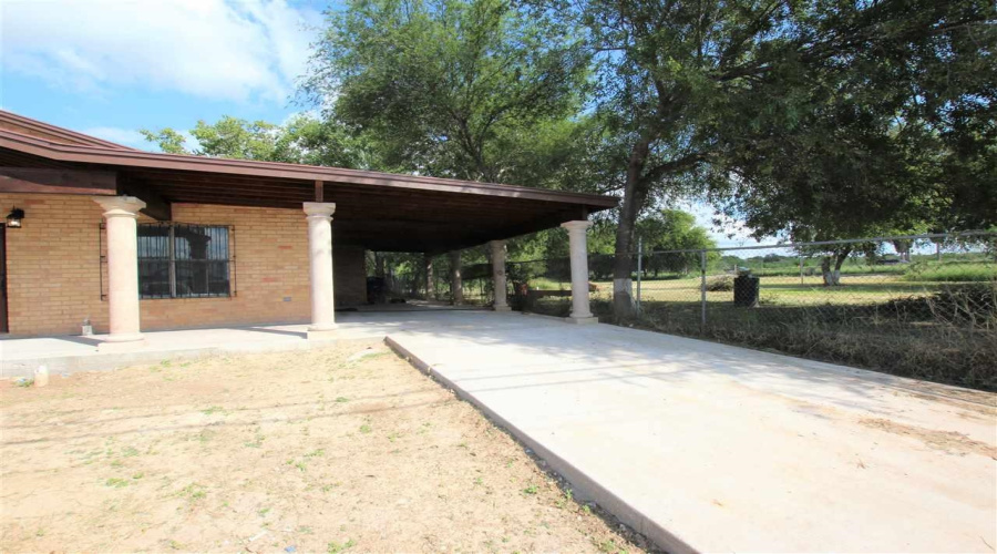 4605 Zapata Hwy, Laredo, Texas 78046, 3 Bedrooms Bedrooms, 7 Rooms Rooms,2 BathroomsBathrooms,Residential,For Rent,4605 Zapata Hwy,20254132